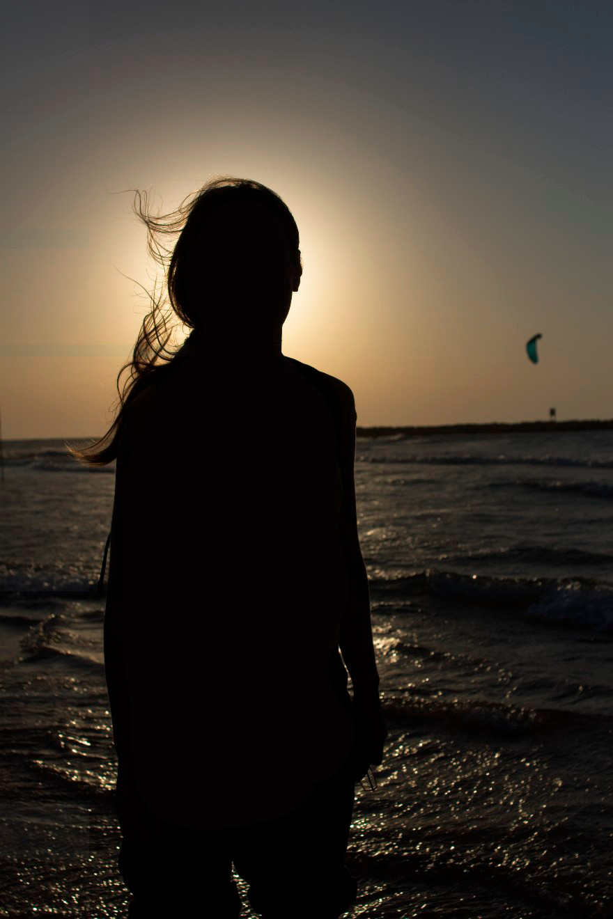 Silhouette vor dem Meer